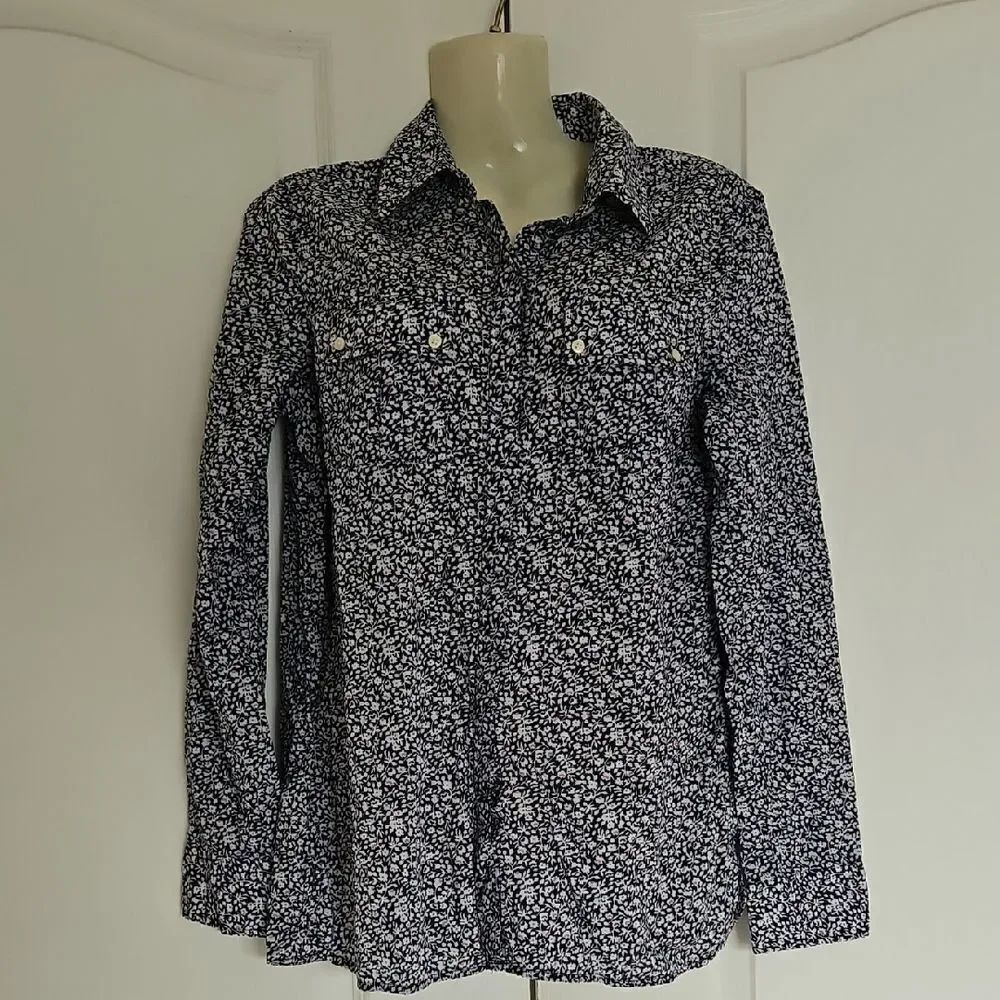 Banana Republic Women's Floral Long Sleeve Button-Up Shirt